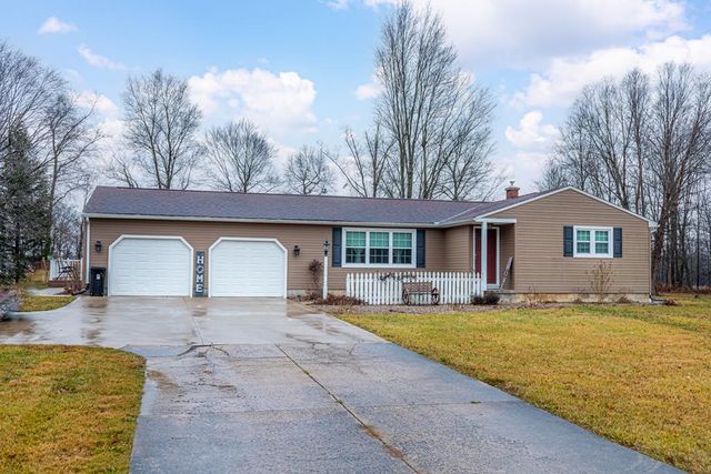 4988 Donna Dr, Galion, OH 44833