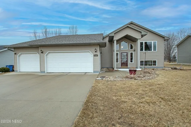 2146 Cedar Dr NE, Watertown, SD 57201