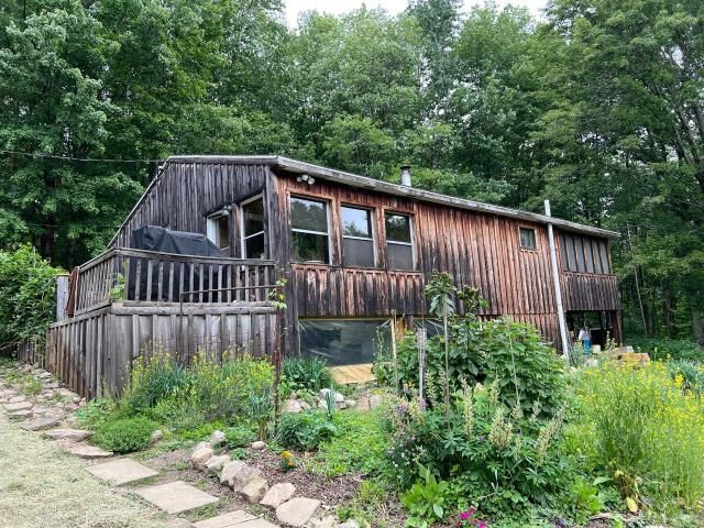 204 Eldred Hill Rd, Spring Creek, PA 16436