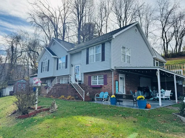 201 Enterprise St, Pounding Mill, VA 24637