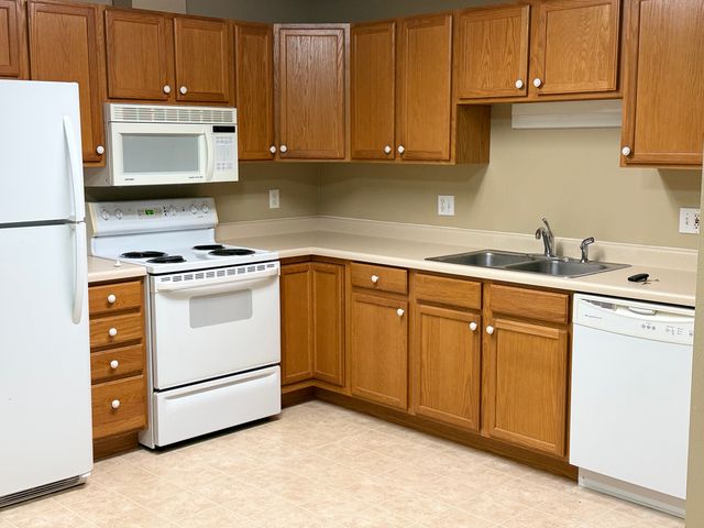 537 N  4th St, West Branch, IA 52358