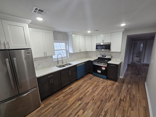 231 N  Clinton St #3A, East Orange, NJ 07017