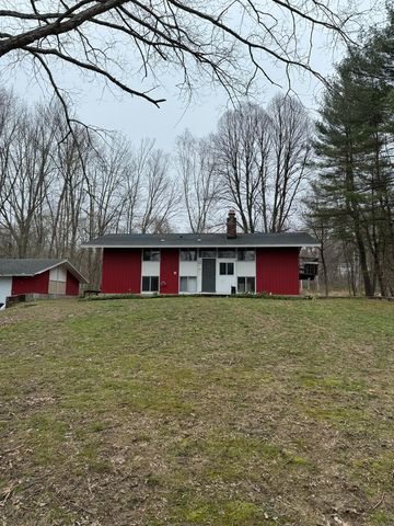 16 Hunting Lodge Rd, Mansfield, CT 06268