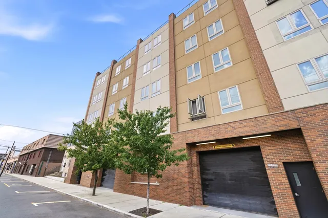 62 69th St #210, West New York, NJ 07093
