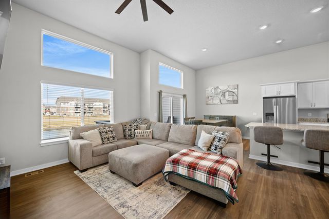 929 NE Traverse Dr, Waukee, IA 50263