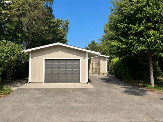 1600 Rhododendron Dr #245, Florence, OR 97439