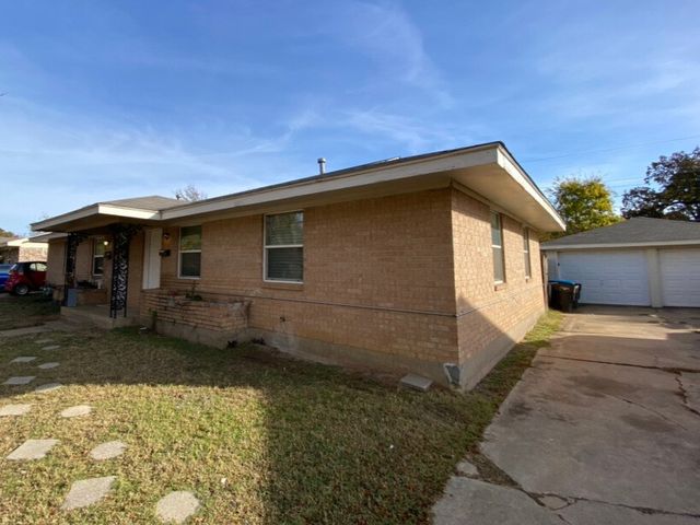 2513 Normont Cir, Fort Worth, TX 76103