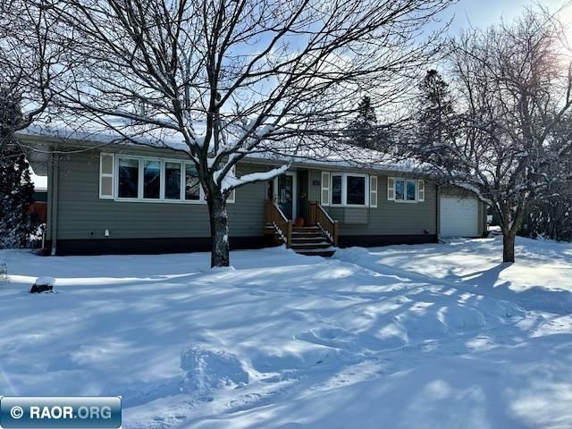 904 S  9th Ave, Virginia, MN 55792