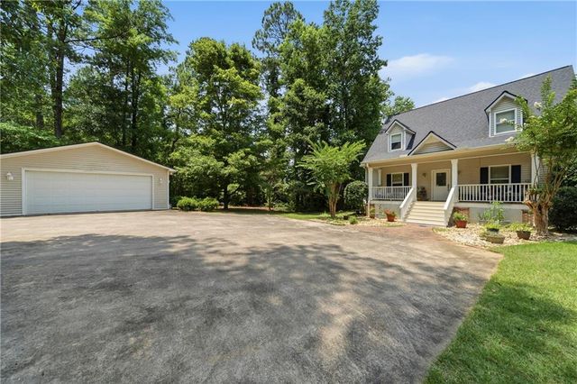 2660 Lake Crest Dr, Sparta, GA 31087
