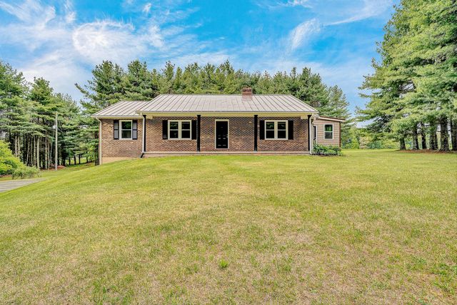 698 Hummingbird Ln SE, Copper Hill, VA 24079