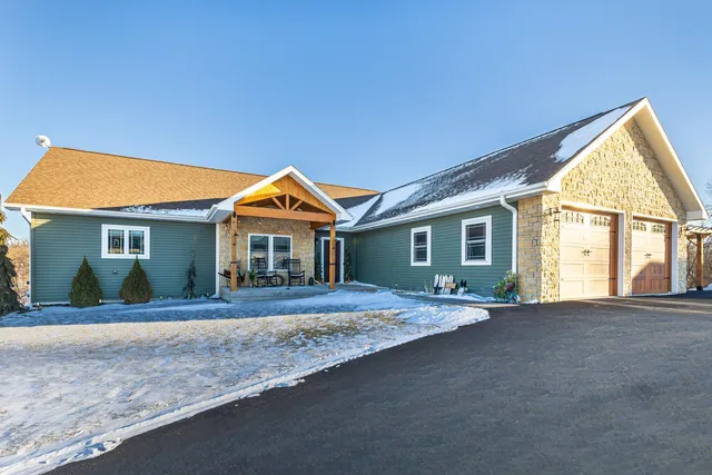 12481 Bluebird Ln, Darlington, WI 53530