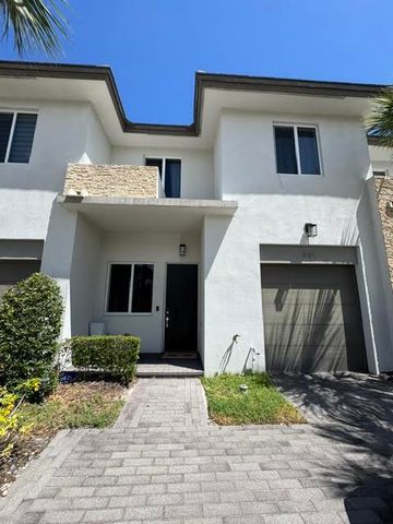 551 Pioneer Way, Royal Palm Beach, FL 33411