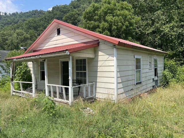 750 Middle Patch Rd, Gallagher, WV 25083