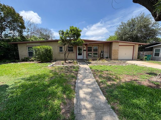 318 Sprucewood Ln, San Antonio, TX 78216