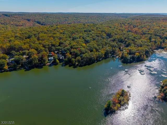 2011 Lakeside Dr, Highland Lakes, NJ 07422