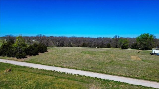 9-13 Badger Dr #17, Mound City, KS 66056
