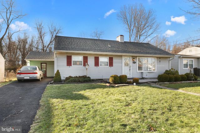 215 Collingswood Rd, Fairless Hills, PA 19030