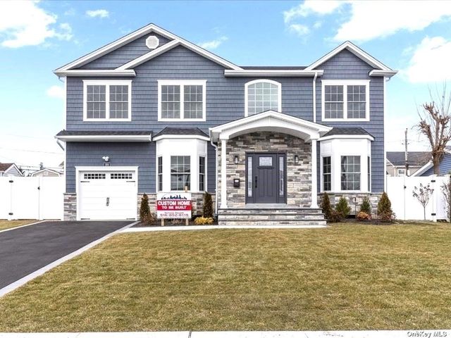 169 Spindle Road, Hicksville, NY 11801