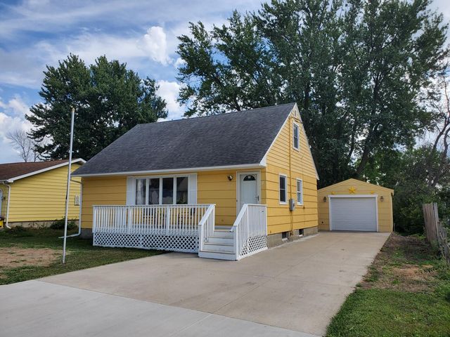 12 2nd St NW, Byron, MN 55920