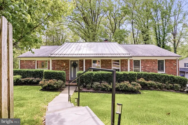 695 Knox Rd, Wayne, PA 19087