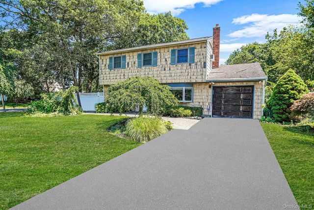 20 Revere Circle, Port Jefferson Station, NY 11776