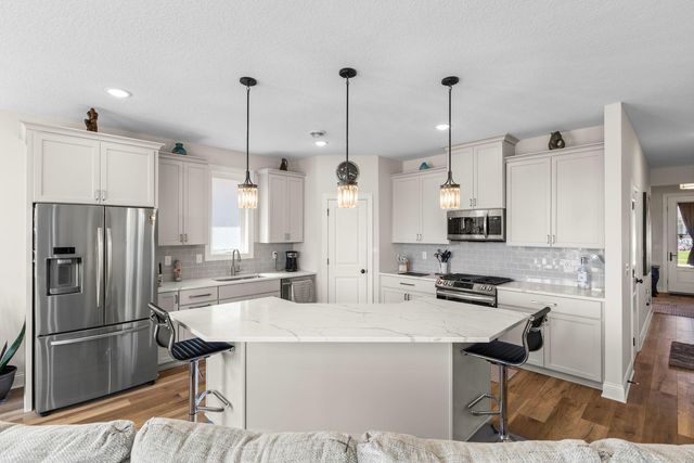 4338 Monarch Dr, Woodbury, MN 55129