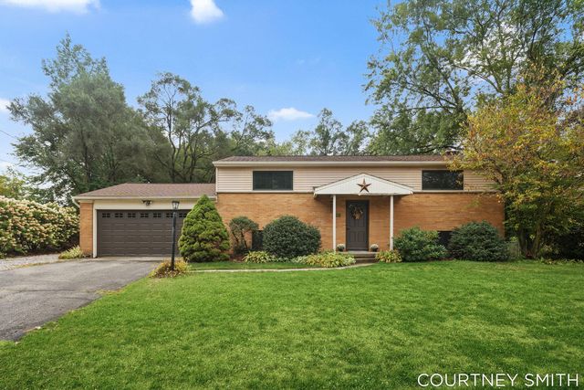 8365 Atlanta Dr NE, Rockford, MI 49341