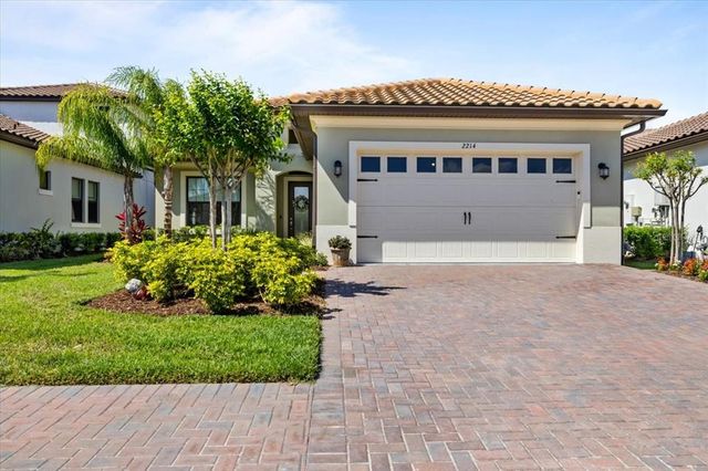 2214 5th St E, Palmetto, FL 34221