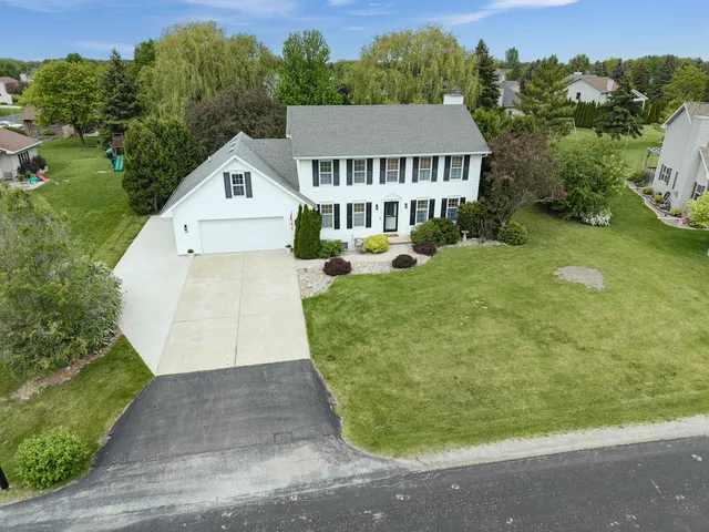 70 Overland Trl, Oshkosh, WI 54904