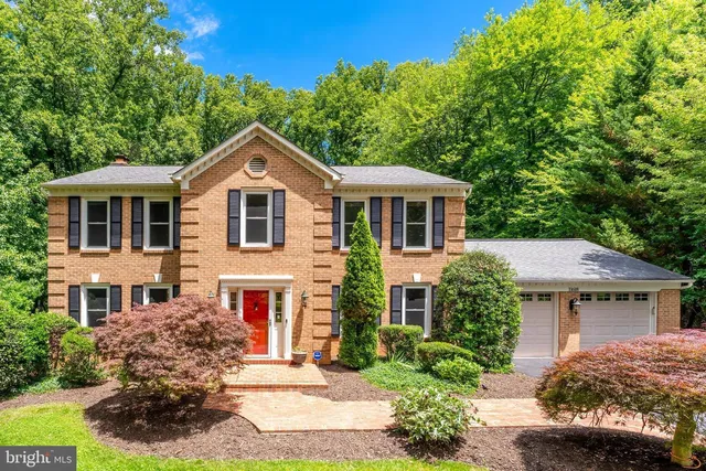 11618 Holly Briar Ln, Great Falls, VA 22066