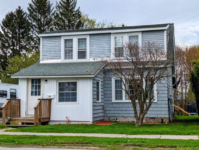 27 Delaware St, Rouses Point, NY 12979