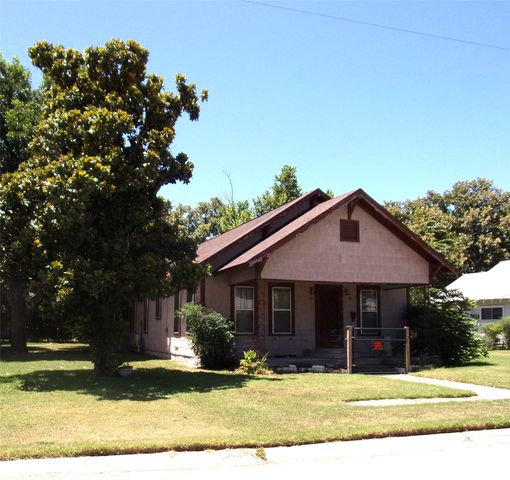 105 W  Pecan St, San Saba, TX 76877