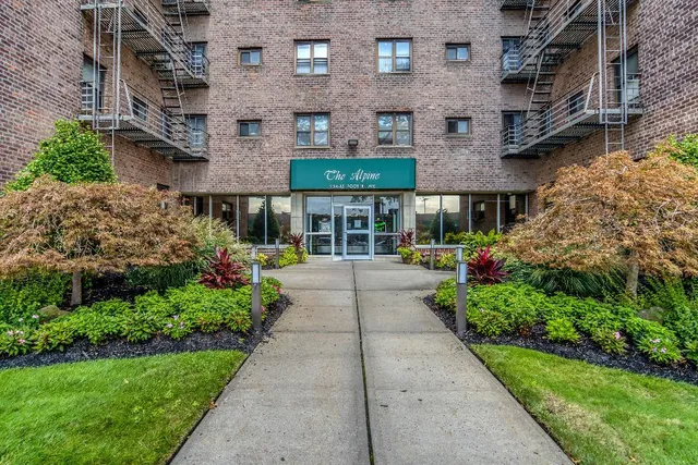 204-15 Foothill Avenue #B65, Queens, NY 11423