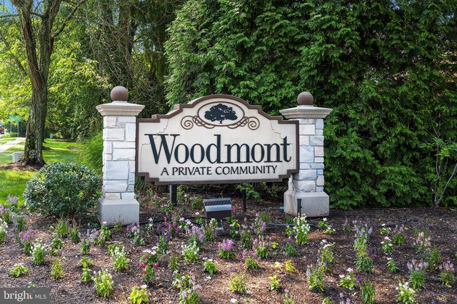 71 Woodmont Dr, Lawrence Township, NJ 08648