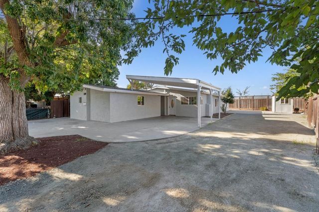 2887 Fordham St, East Palo Alto, CA 94303