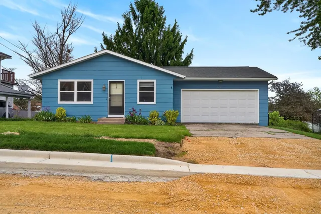 105 School St, Blanchardville, WI 53516