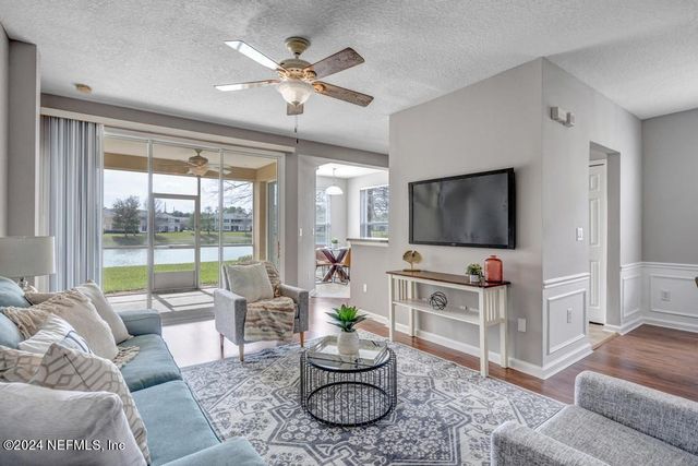 6734 WHITE BLOSSOM Circle UNIT 36I, Jacksonville, FL 32258