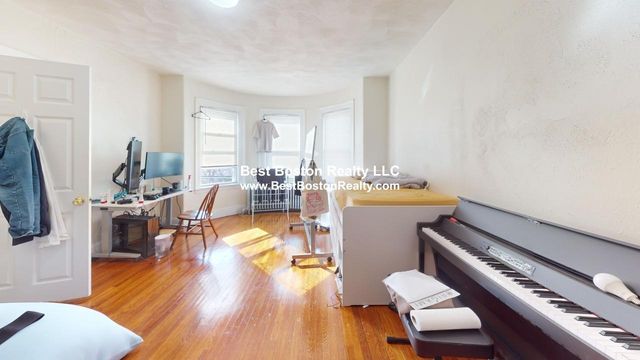 44 Central St #2A, Somerville, MA 02143