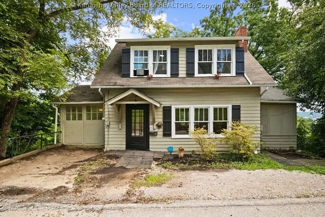 359 Fairview Dr, Charleston, WV 25302