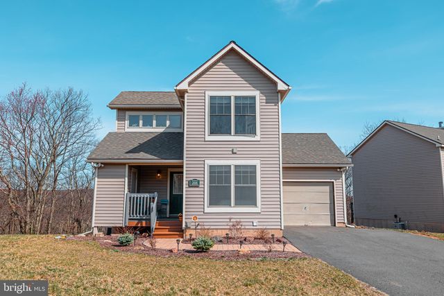 208 Sycamore Ct, Tannersville, PA 18372