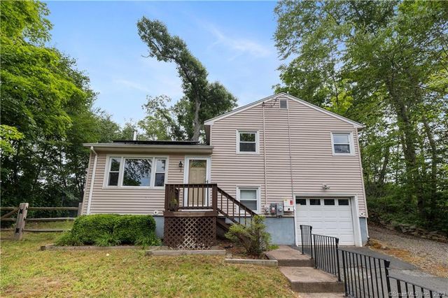 3 Circle Dr, East Haven, CT 06513