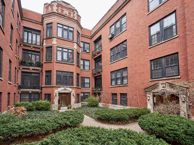 2918 N  Pine Grove Ave #1, Chicago, IL 60657