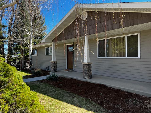 398 Crescent Dr, Sheridan, WY 82801