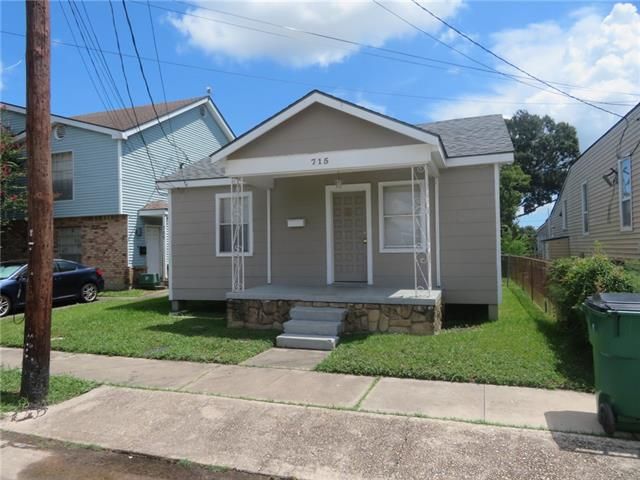 715 Dolhonde St, Gretna, LA 70053