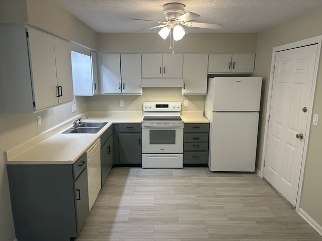 89 Manley Rd #20, Auburn, ME 04210