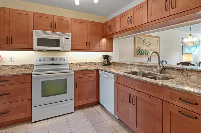 1208 Commonwealth CIR #J103, Naples, FL 34116