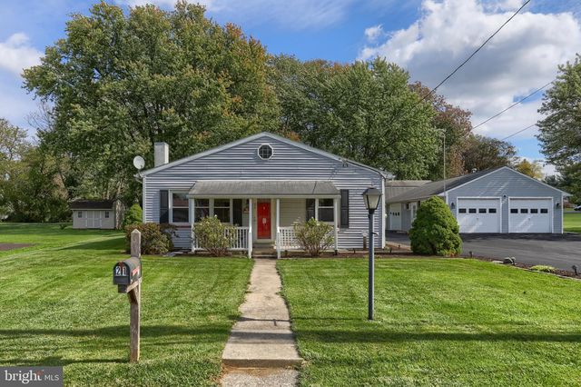 21 Lucy Ave, Hummelstown, PA 17036