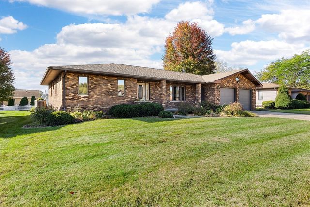 145 Winslow Dr, Manchester, IA 52057