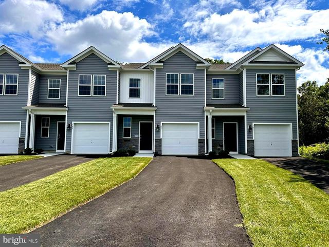 217 Mazzeo Dr, Glassboro, NJ 08028