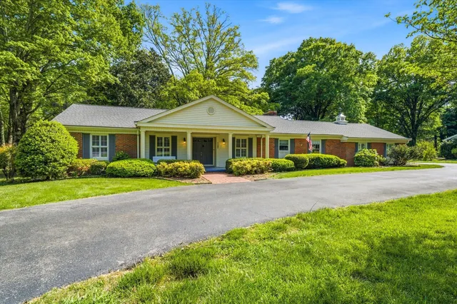 1121 Woodward Ave, Athens, TN 37303